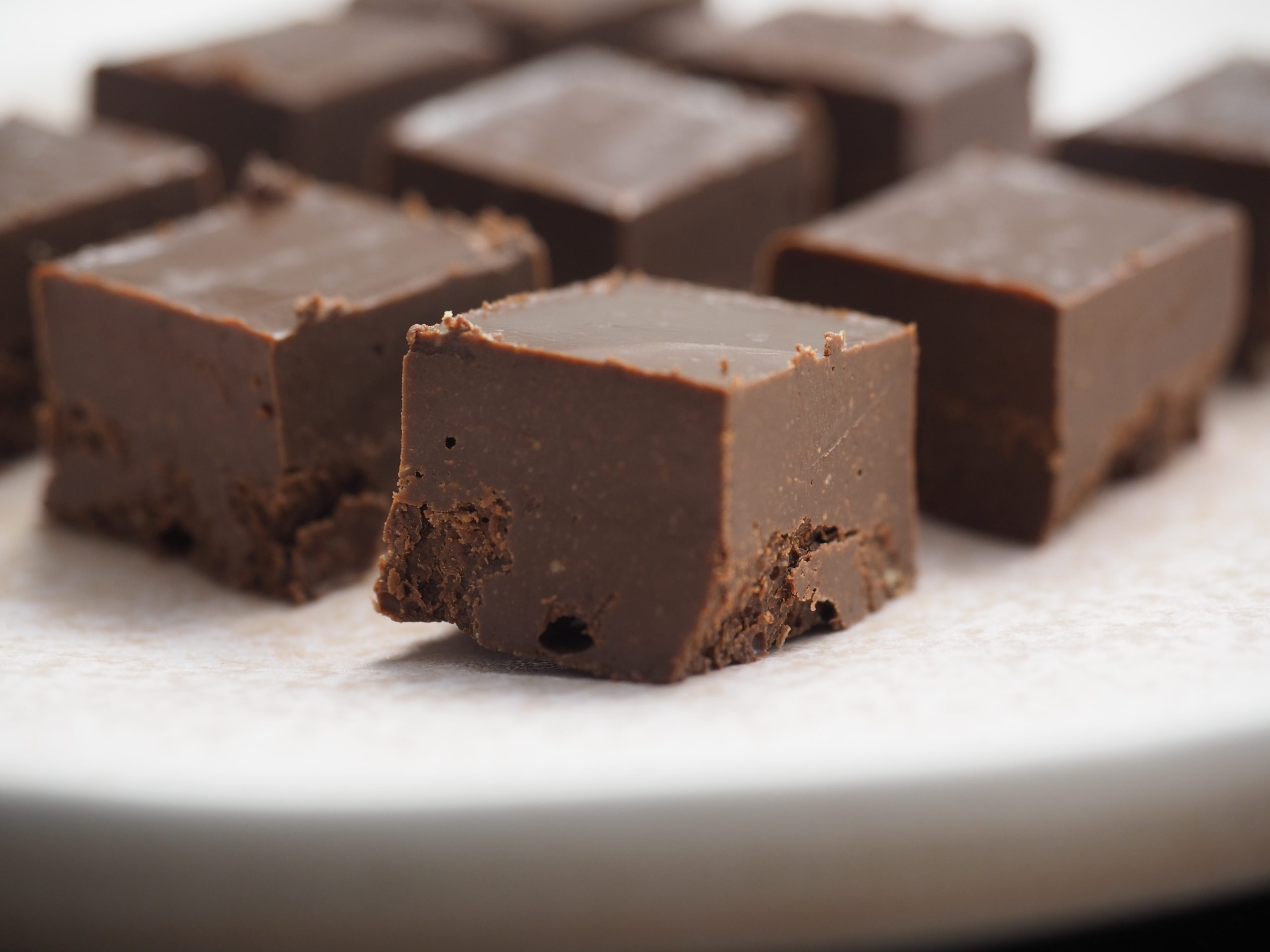 Two-ingredients vegan chocolate fudge