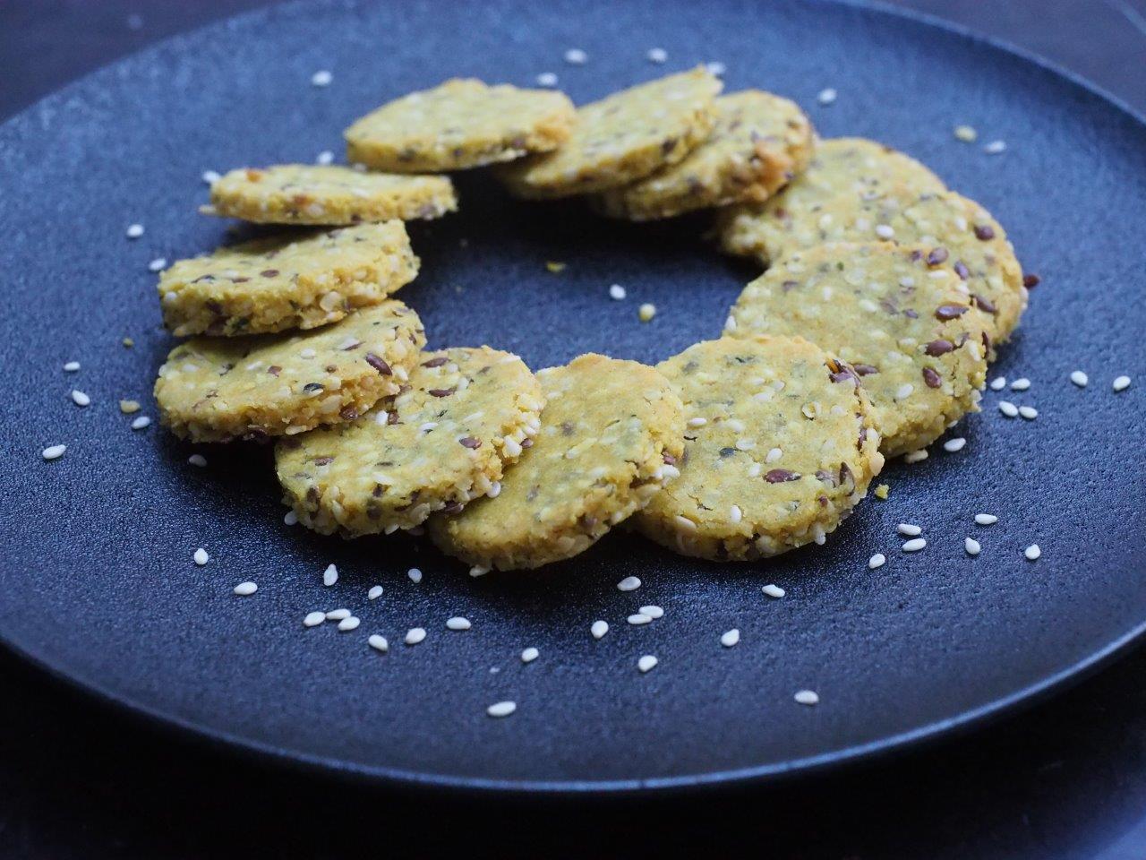 Gluten-free turmeric crackers