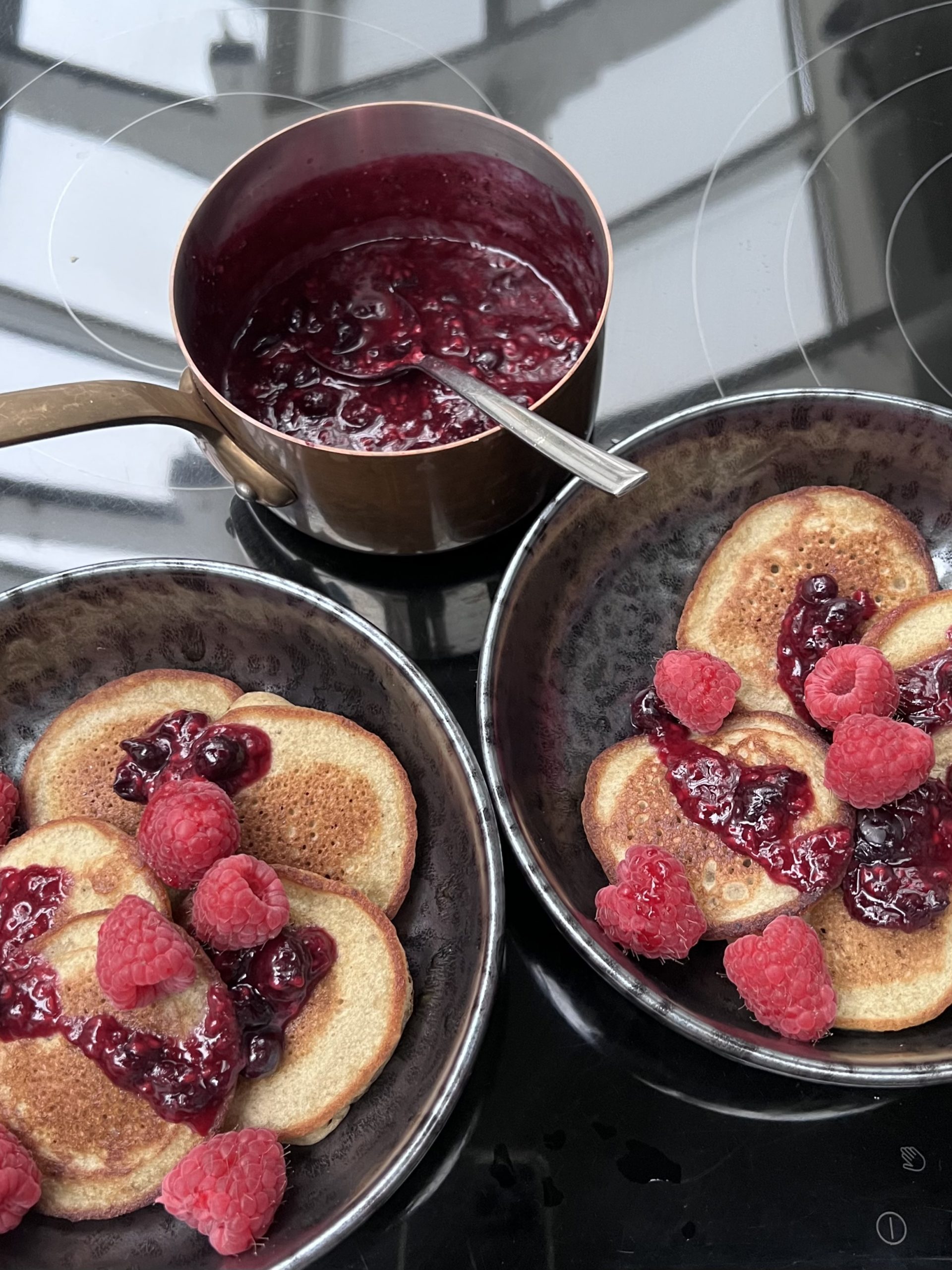 Fluffy pancakes with a quick berry jam